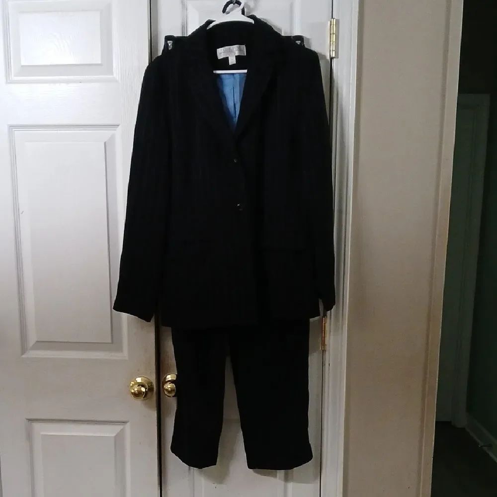 Larry Levine Suits Black with blue Pinstripe Suit Sz 10 NWOT